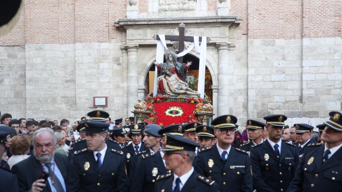 Procesión extraordinaria entre la Cofradía de San Martín y la Jefatura Superior de Policía Nacional
