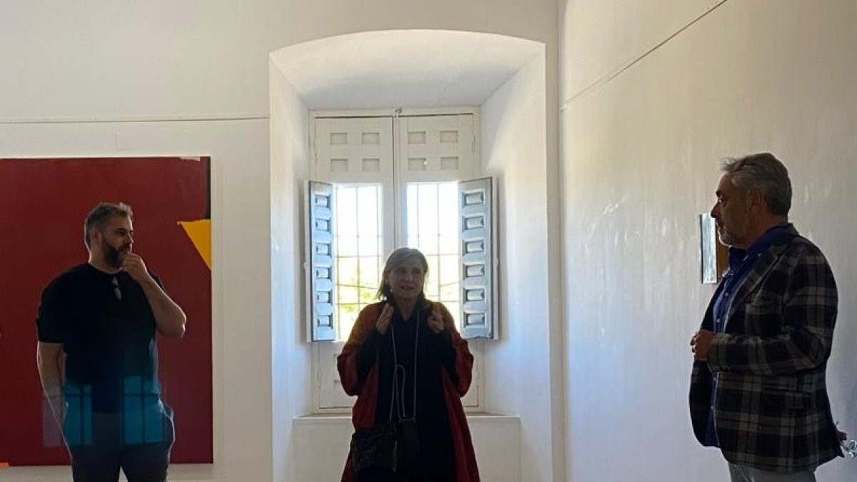 Carlos Cartaxo, a la izquierda, junto a la artista Consuelo Chacón