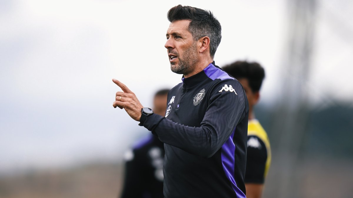 Paulo Pezzolano, durante un entrenamiento de esta semana.