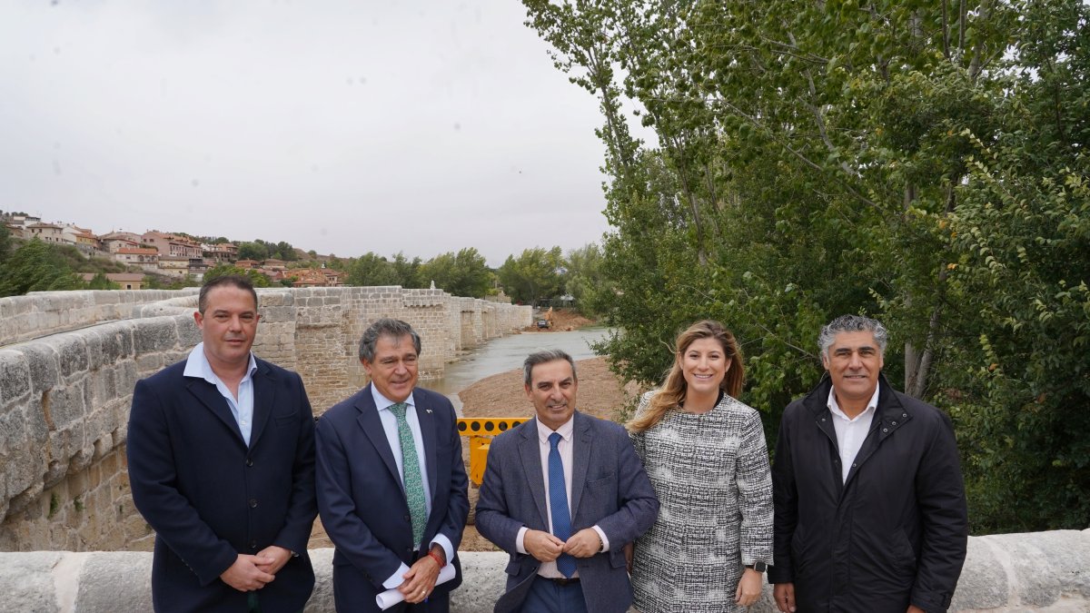 Imagen de las obras que se ejecutan en el puente medieval de Simancas