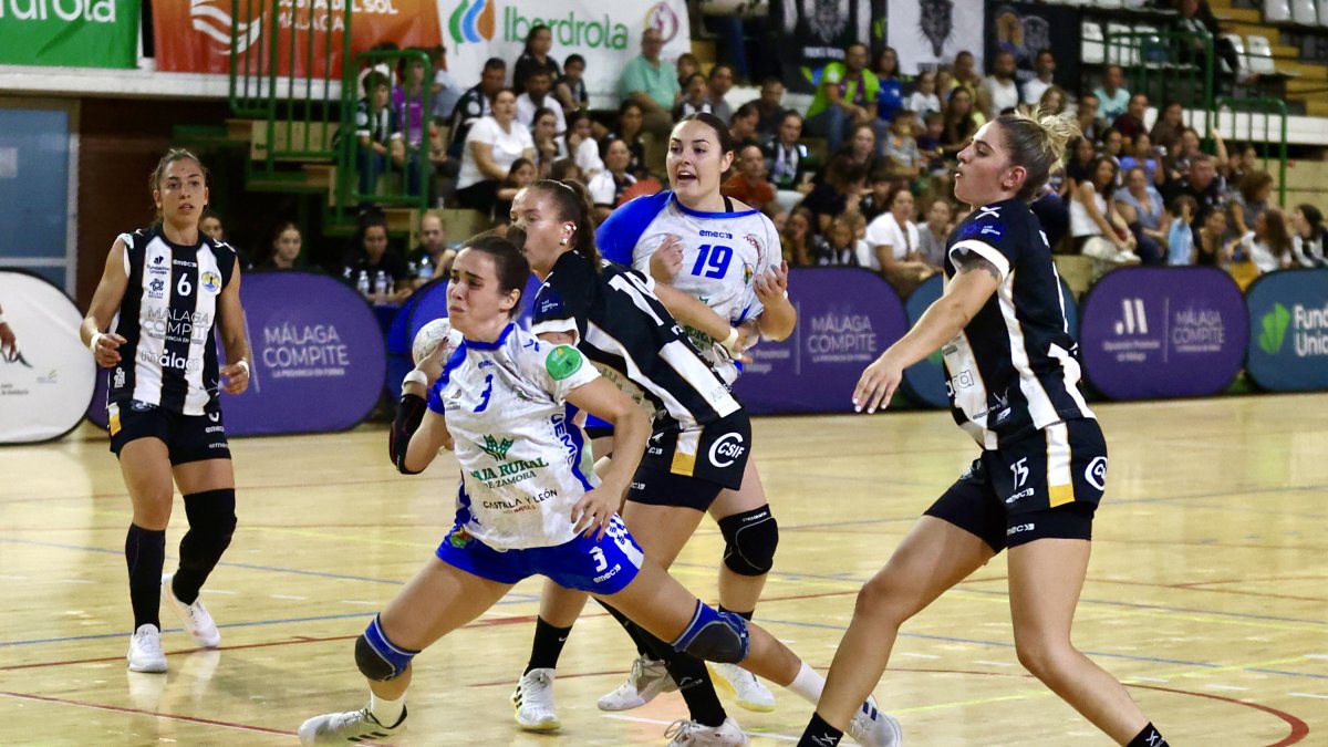 Jimena laguna fue la máxima goleadora del partido con 10 goles.