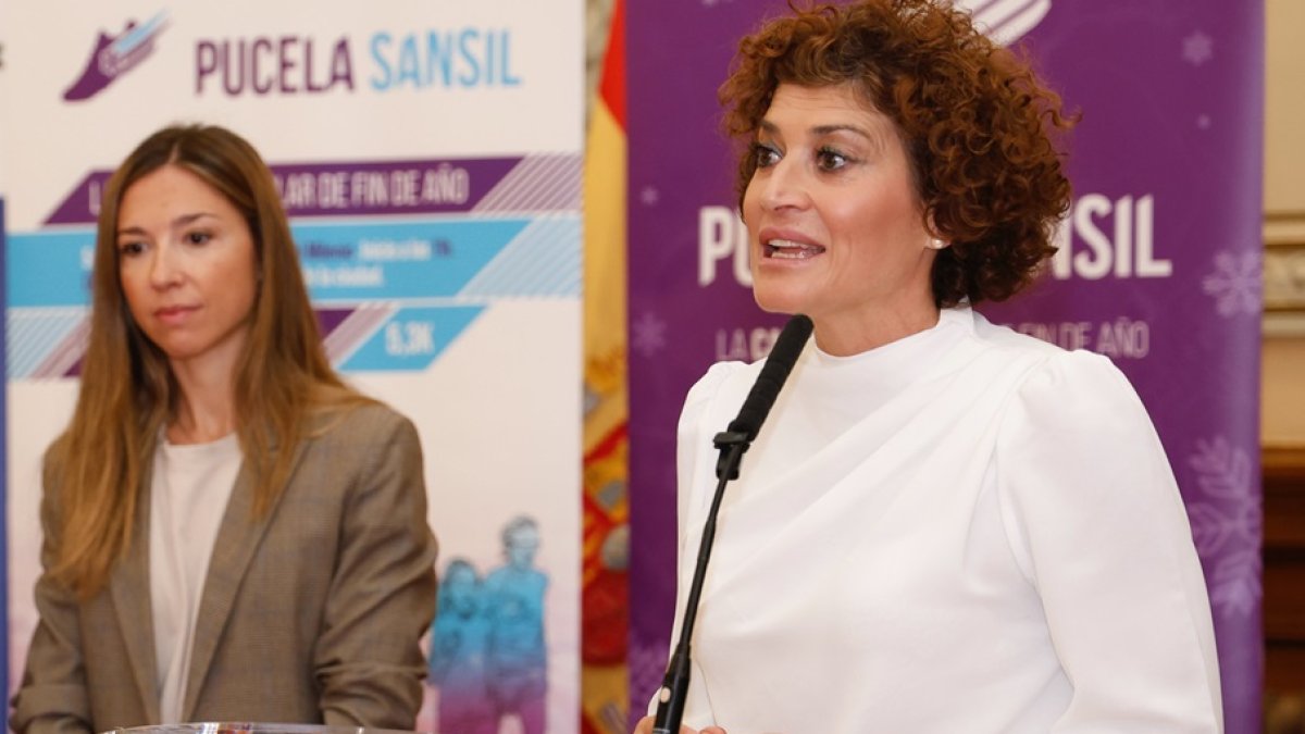 Presentación de la Pucela Sansil por la concejala Mayte Martínez.