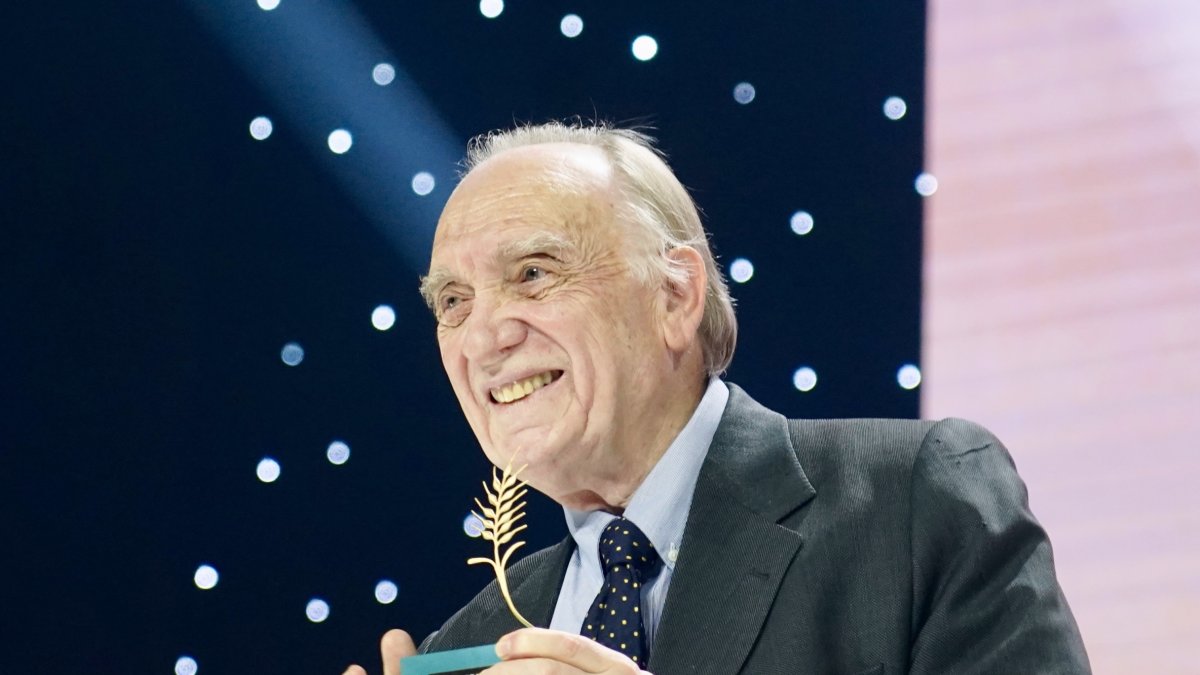 Fernando Méndez-Leite, con la Espiga de Honor de la Seminci.
