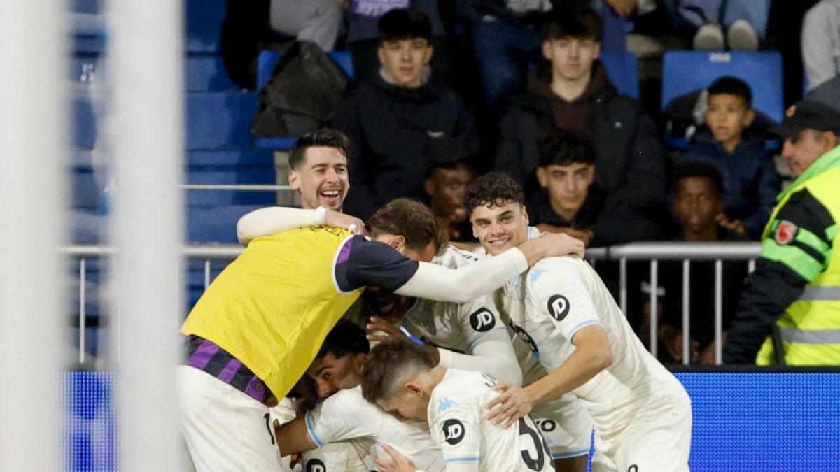 Los jugadores del Real Valladolid celebran el 1-2, obra de Amallah.