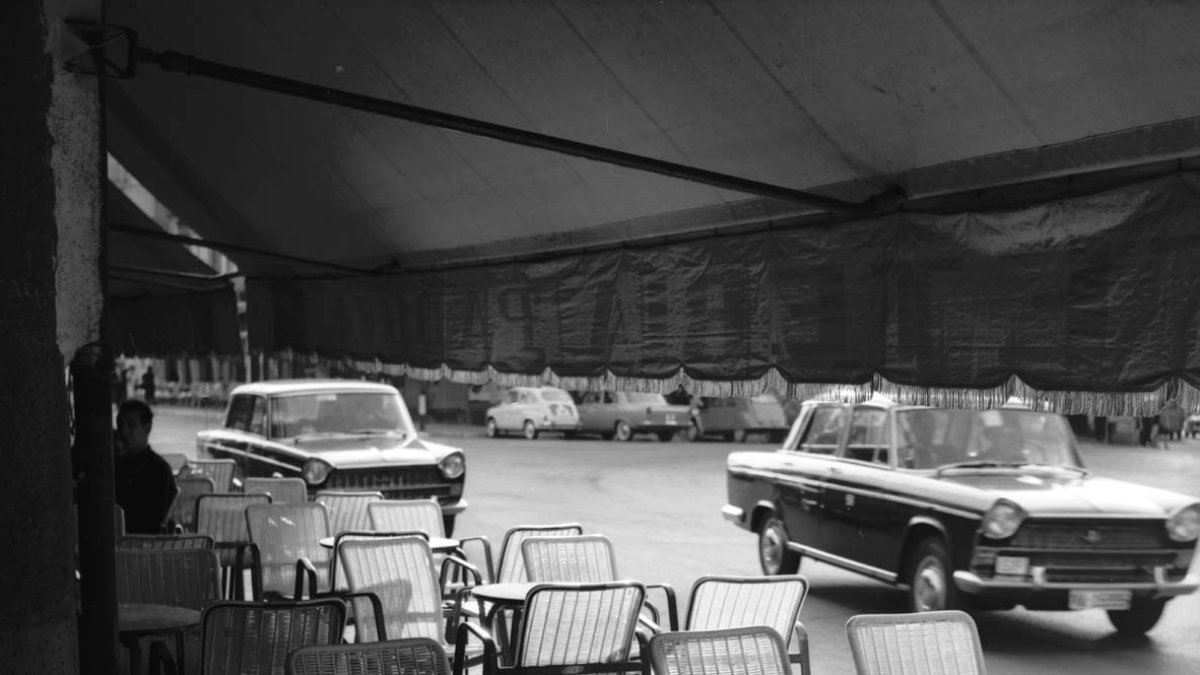 Terraza del salón de té Padova en el año 1966.