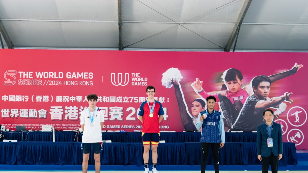 El patinador vallisoletano Álvaro Nieto en el podio de Hong Kong.