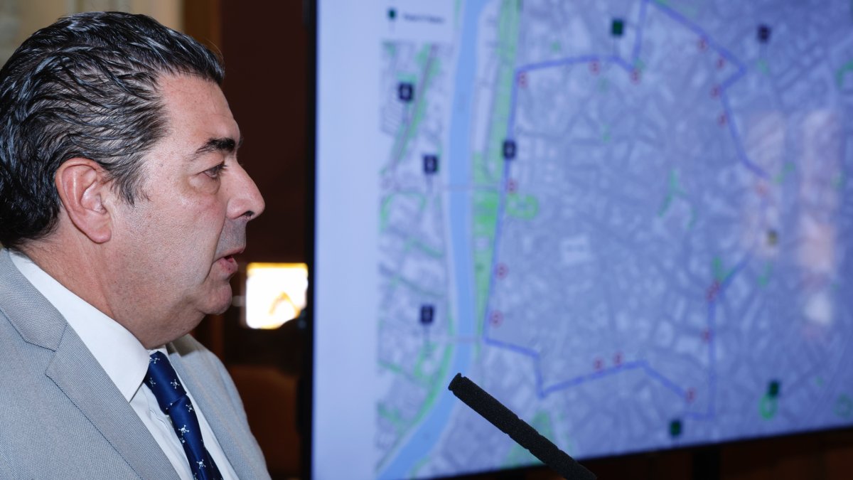 Alberto Gutiérrez Alberca, durante la presentación de la Zona de Bajas Emisiones de Valladolid.