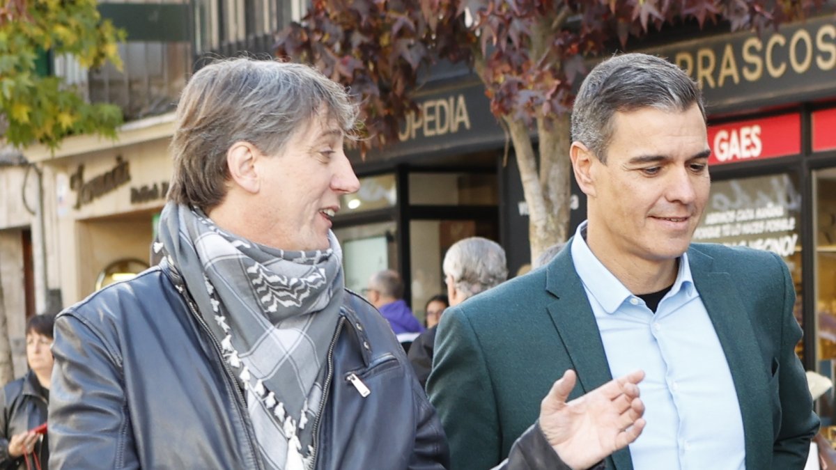 Pedro Sánchez y el alcalde de Soria, Carlos Martínez.