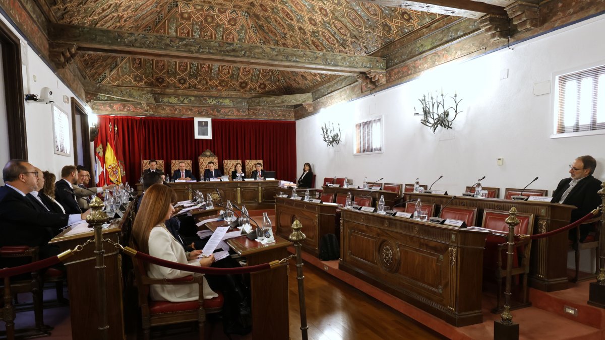 Bancada vacía del grupo socialista de la Diputación de Valladolid