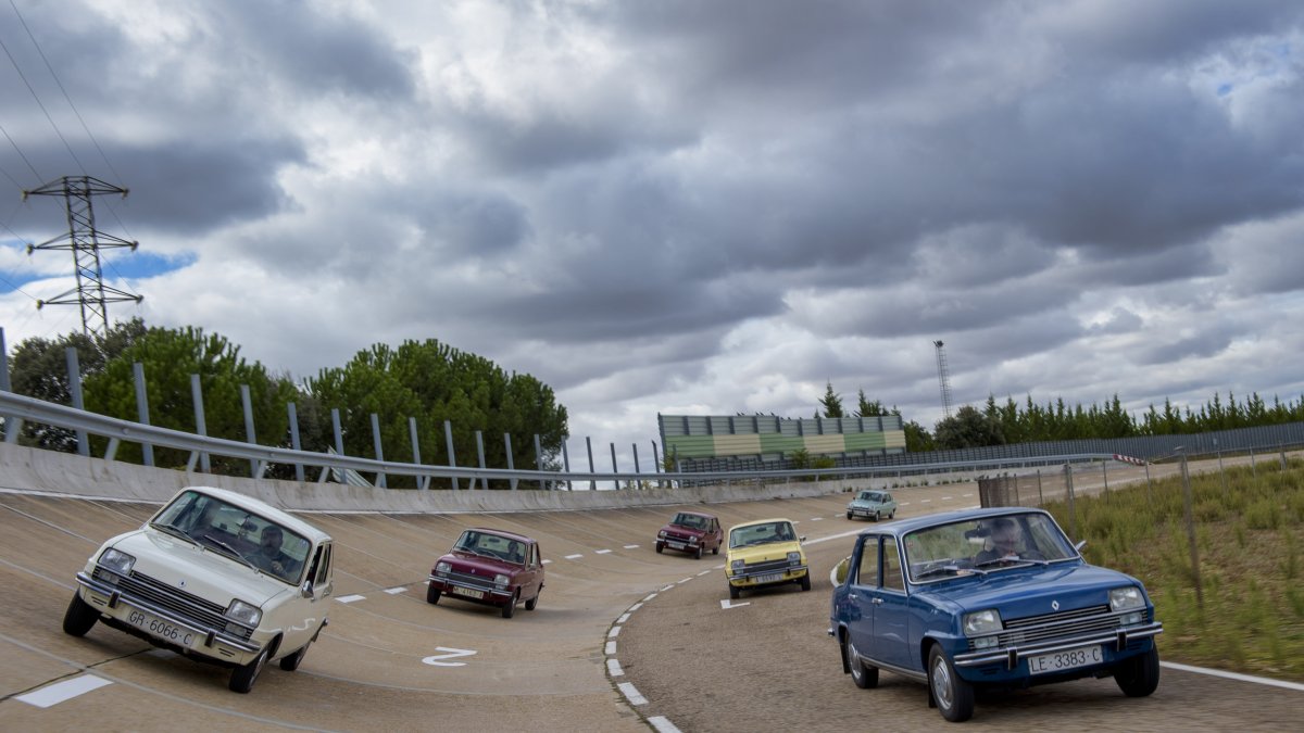 Imagen del 50 aniversario del coche Renault 7 en Valladolid