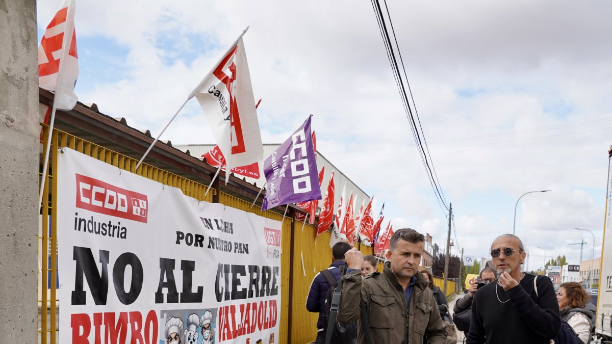 El presidente del comité de empresa de Bimbo, Félix Fernández, explica los detalles de la asamblea de trabajadores de la compañía en Valladolid.