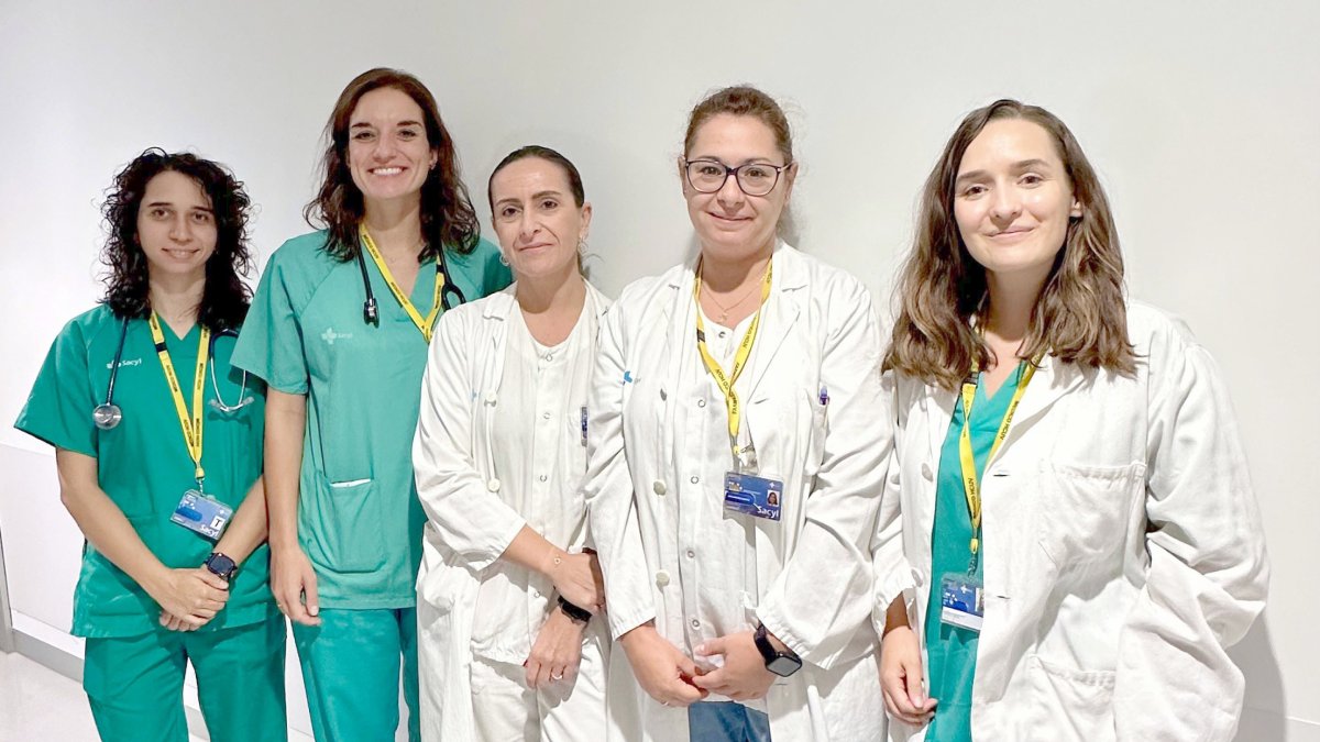 Sandra Izquierdo, de Aparato Digestivo; Noelia Alcaide, de Aparato Digestivo; Silvia Rojo, de Microbiología e Inmunología; Ana Belén Muñoz, de Farmacia, y Olga Ortega, de Aparato Digestivo