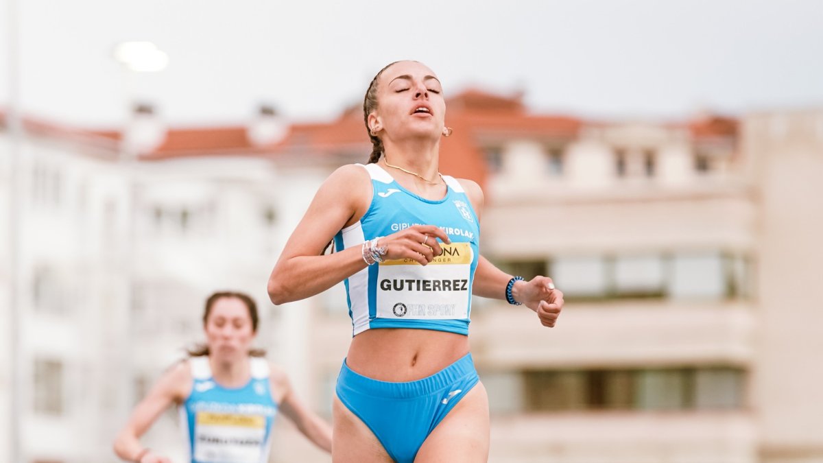 Claudia Gutiérrez, entrando en meta en Atapuerca.