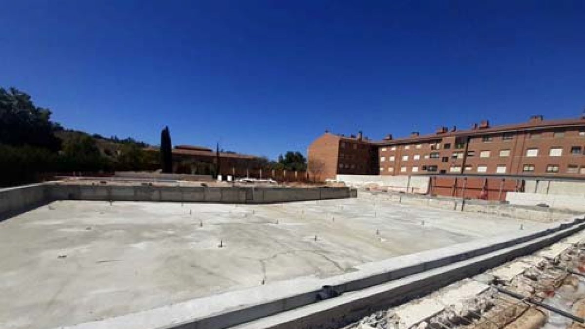 Estado en el que se encuentra el vaso de la piscina, a falta del revestimiento.