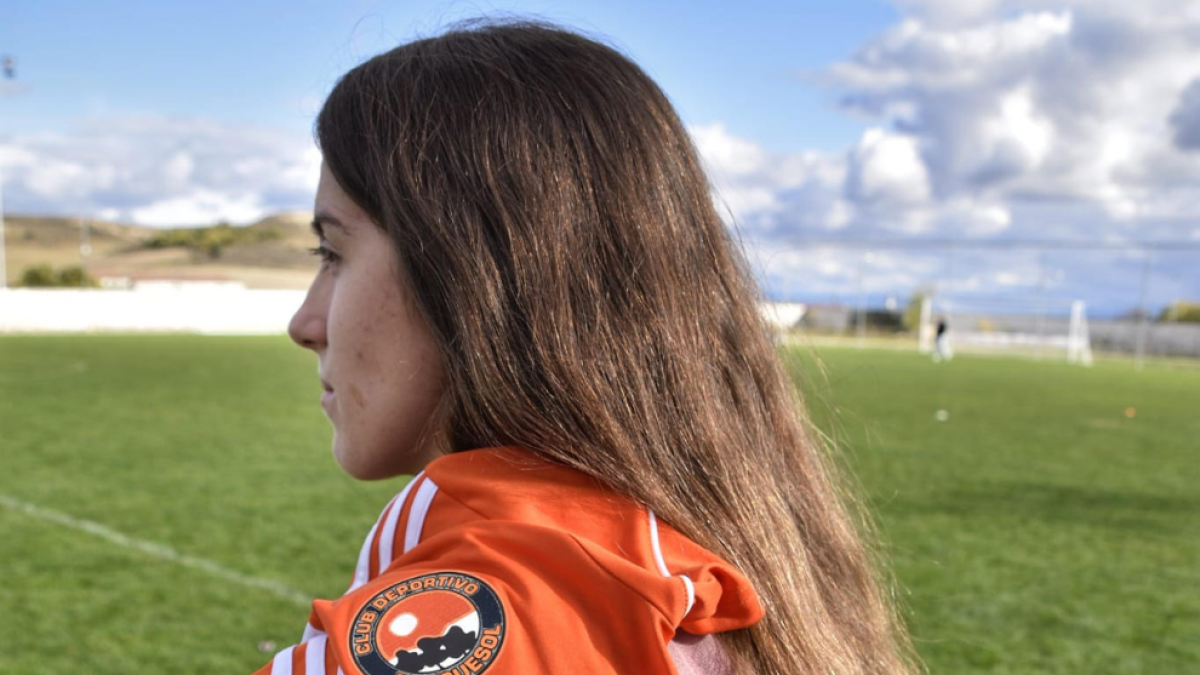 Clara Martín, con la camiseta del CD Parquesol a la espalda