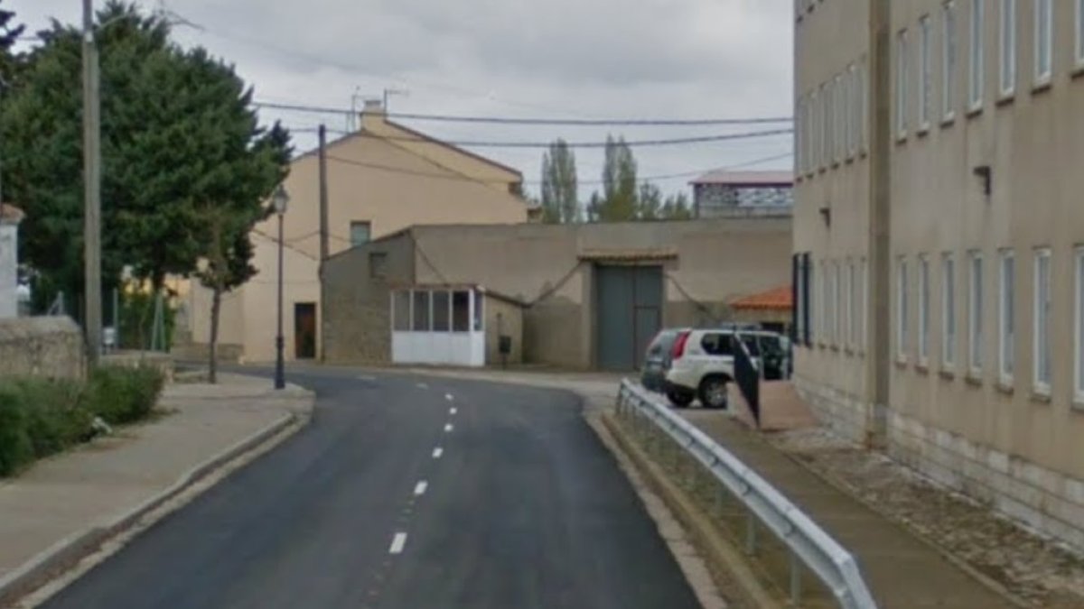 Carretera de acceso a La Mudarra en la que se produjo el accidente.