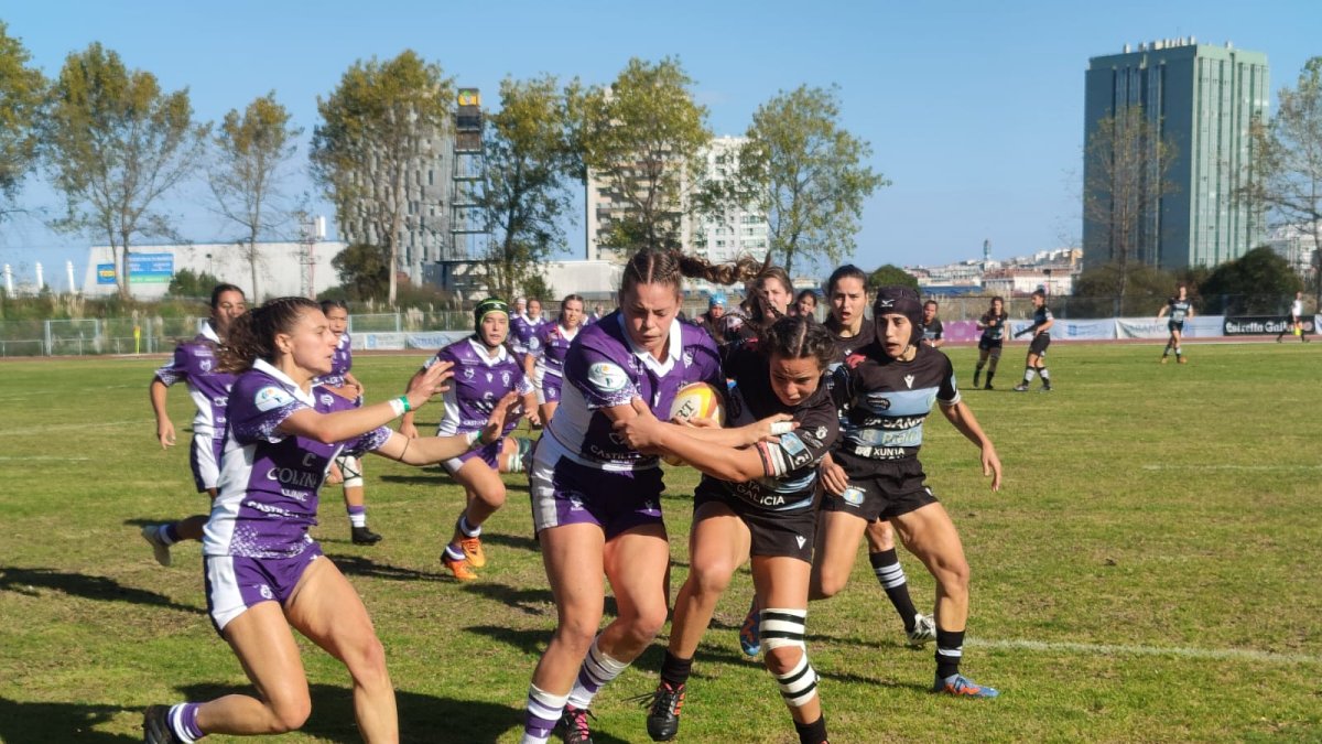 Una imagen del partido entre el CRAT Rialta y El Salvador femenino.
