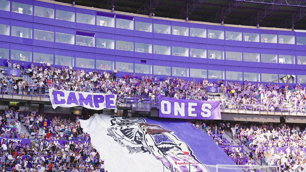 ‘Tifo’ del Fondo Norte en el debut ante el Espanyol.
