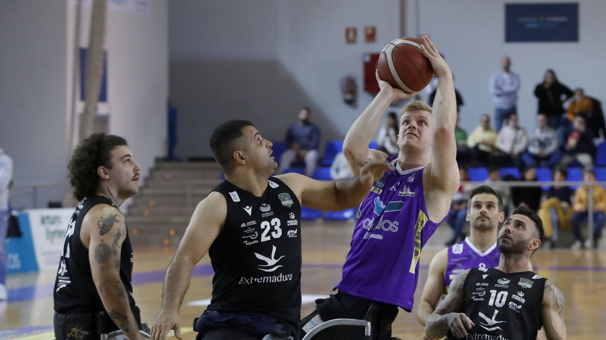 Jugada entre ambos equipos en la reciente Copa Castilla y León.