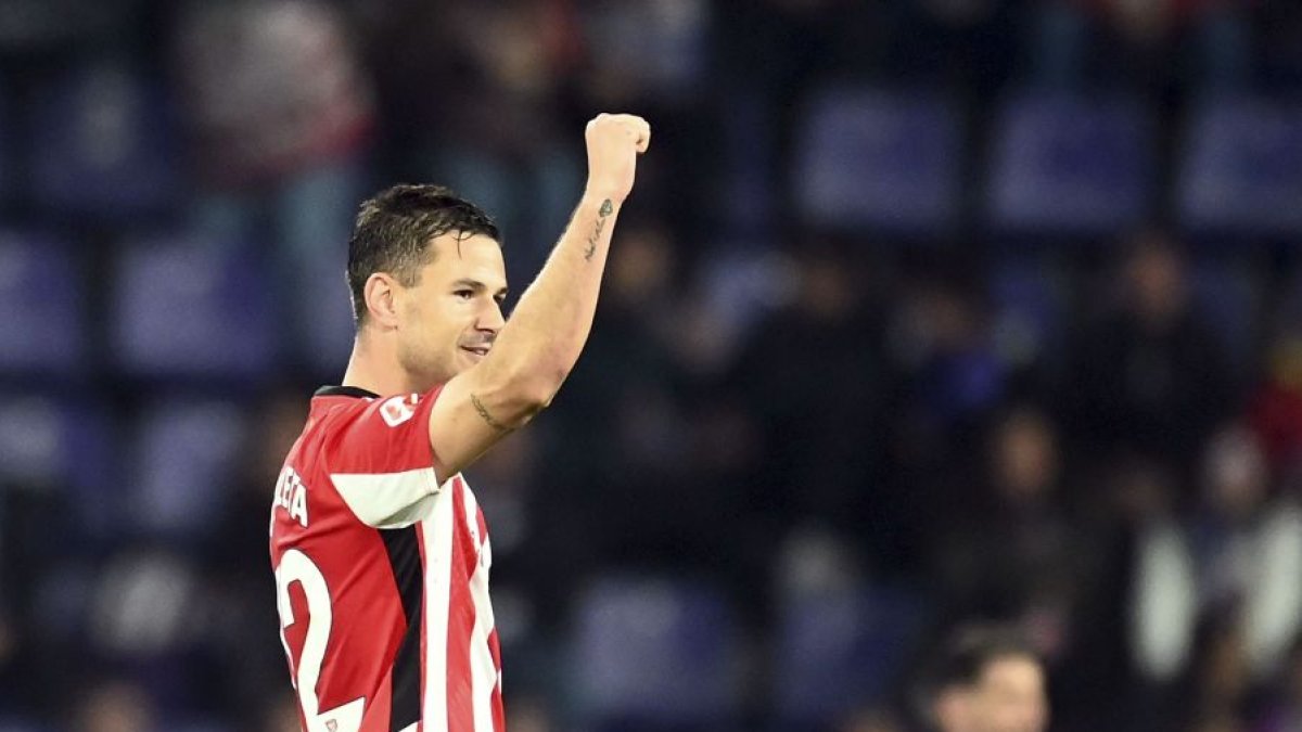 Guruzeta celebra con el puño en alto su gol en el José Zorrilla