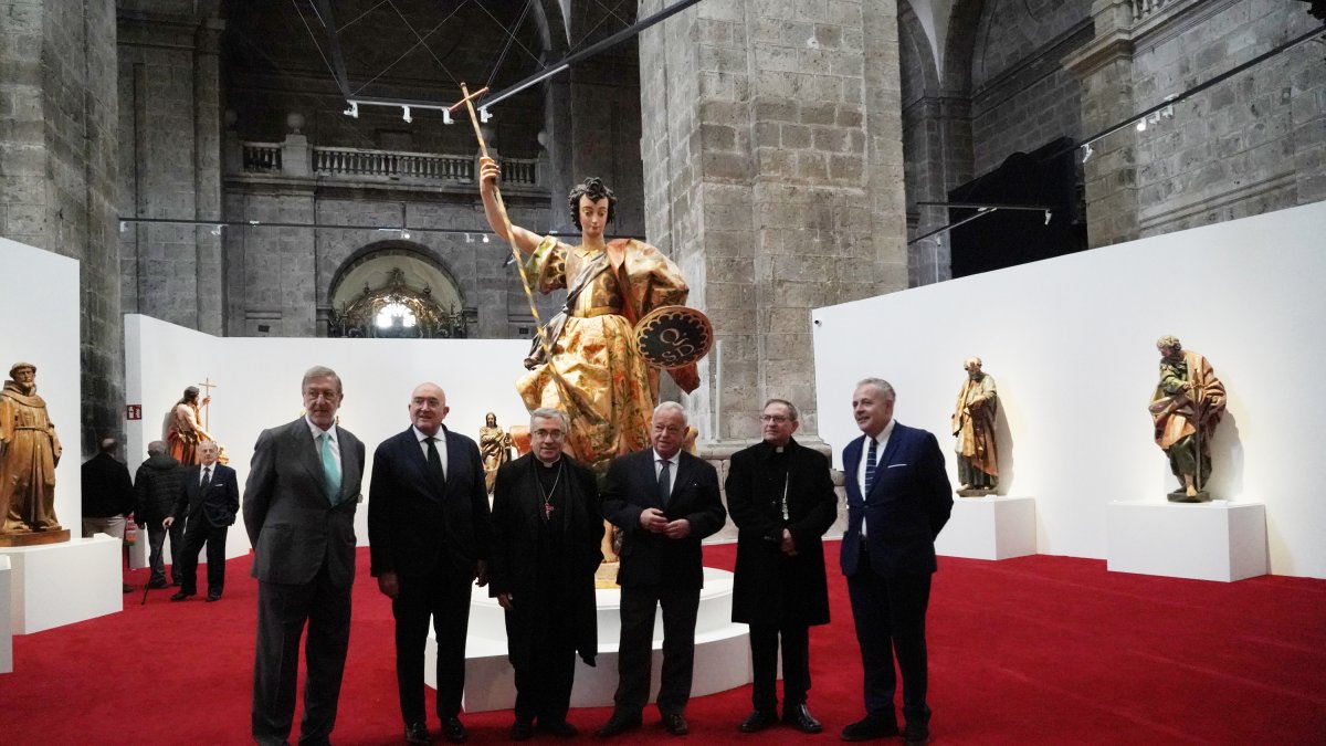 El presidente de la Fundación Las Edades del Hombre, Abilio Martínez, el consejero de Cultura, Turismo y Deporte, Gonzalo Santonja, y el arzobispo de Valladolid, Luis Argüello, inauguran la exposición 'Gregorio Fernández y Martínez Montañés: el arte nuevo de hacer imágenes',