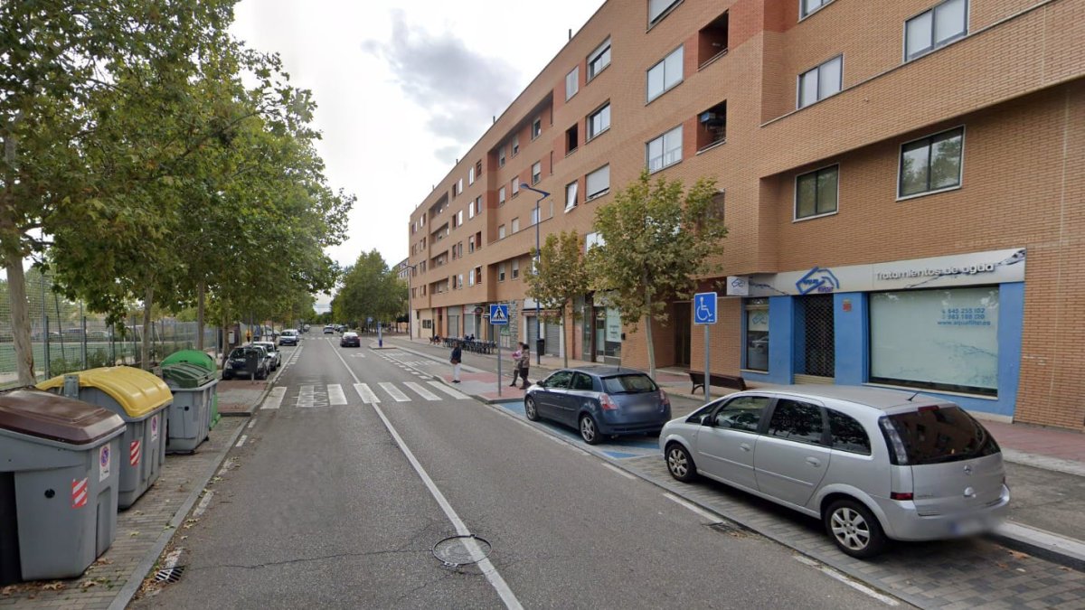 Calle Santa María de la Cabeza en el barrio de San Isidro, donde se produjo el incendio.