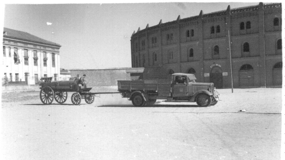 Una imagen antigua de la calle del Coso de Valladolid