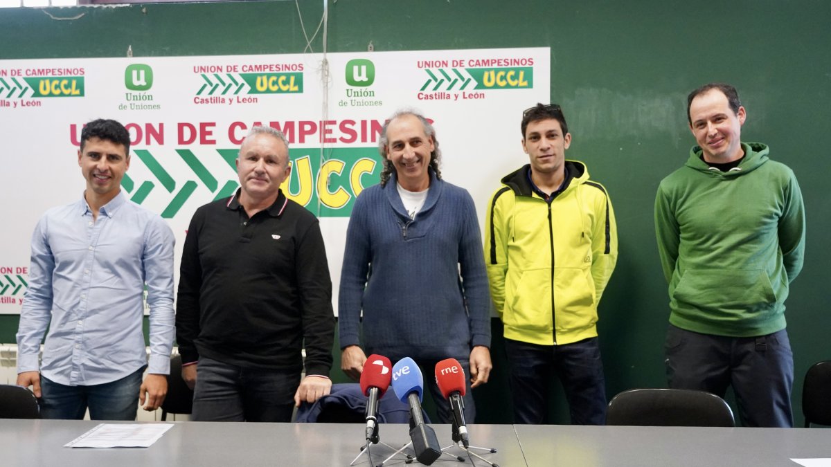 La Unión de Campesinos de Castilla y León (UCCL) analiza los costes de producción del sector del ovino y las negociaciones de los contratos de la industria, además de anunciar posibles movilizaciones.