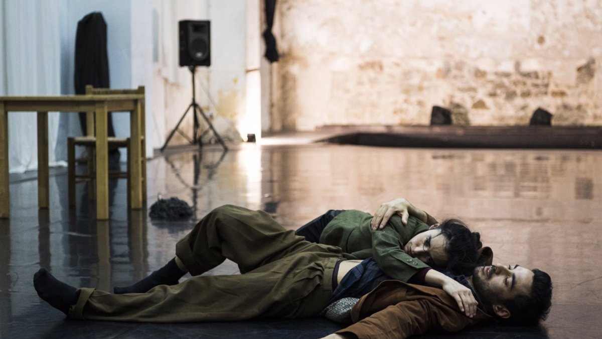 Una imagen del espectáculo de Akira Yoshida y Lali Ayguadé.
El Laboratorio de las Artes de Valladolid (LAVA)-Fundación Municipal de Cultura pone el foco en los vínculos y en la naturaleza de las relaciones humanas a través de dos propuestas que mantendrán a los espectadores 'Atados a la creación': Together to get there, pieza de danza contemporánea que presentan este sábado 30 de noviembre Lali Ayguadé y Akira Yoshida, y 'Entrecajas', propuesta de clown de Teatro Paraíso que podrá verse el domingo 1 de diciembre.
CASTILLA Y LEÓN ESPAÑA EUROPA VALLADOLID CULTURA
JORDI VIDAL