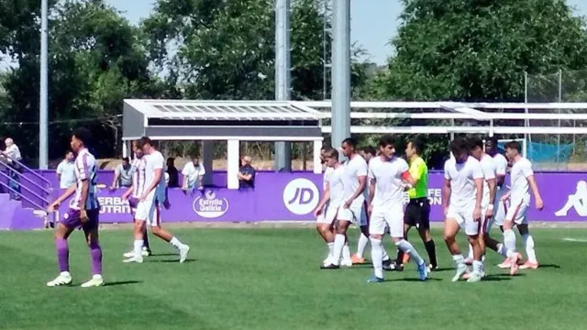 El Real Ávila celebra un gol en el amistoso que le enfrentó al Promesas en los Anexos (0-1) en pretemporada.