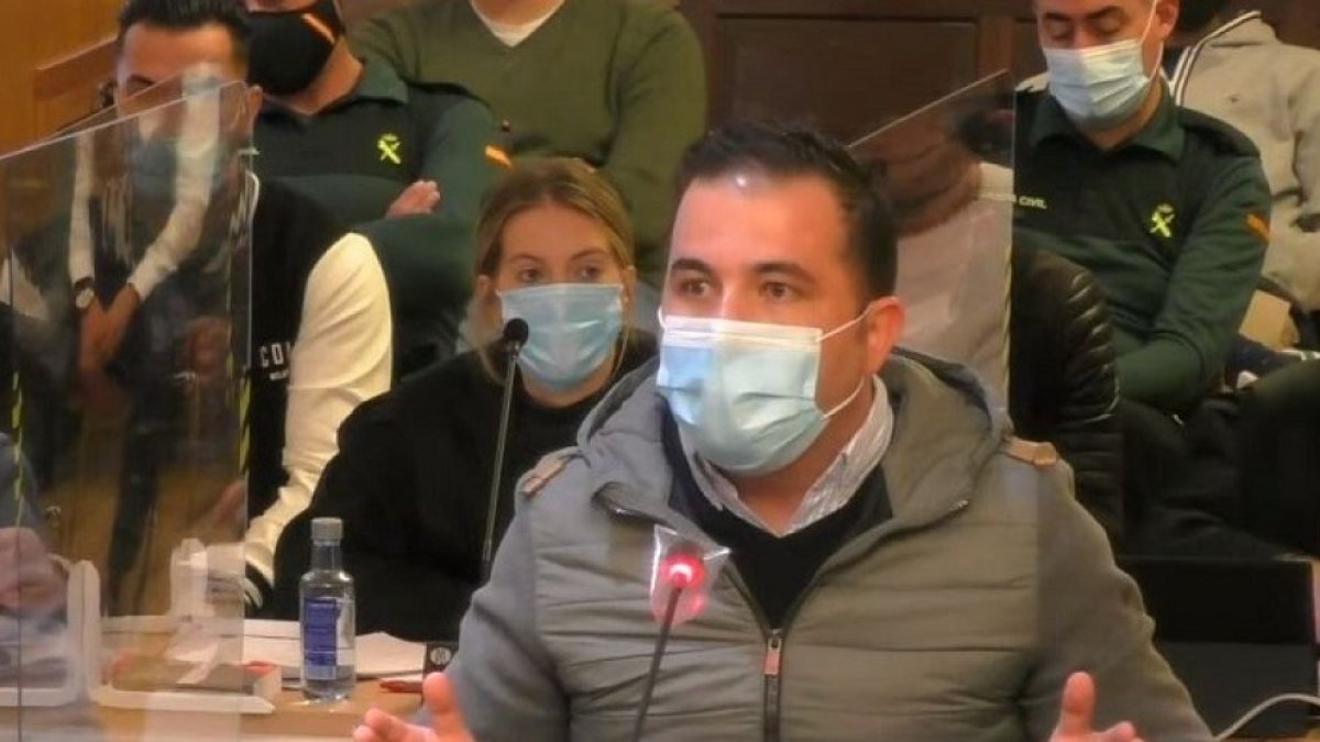 El protésico Rubén A.R., acusado de la trama de estafas bancarias, durante el juicio por el crimen de la Circular.