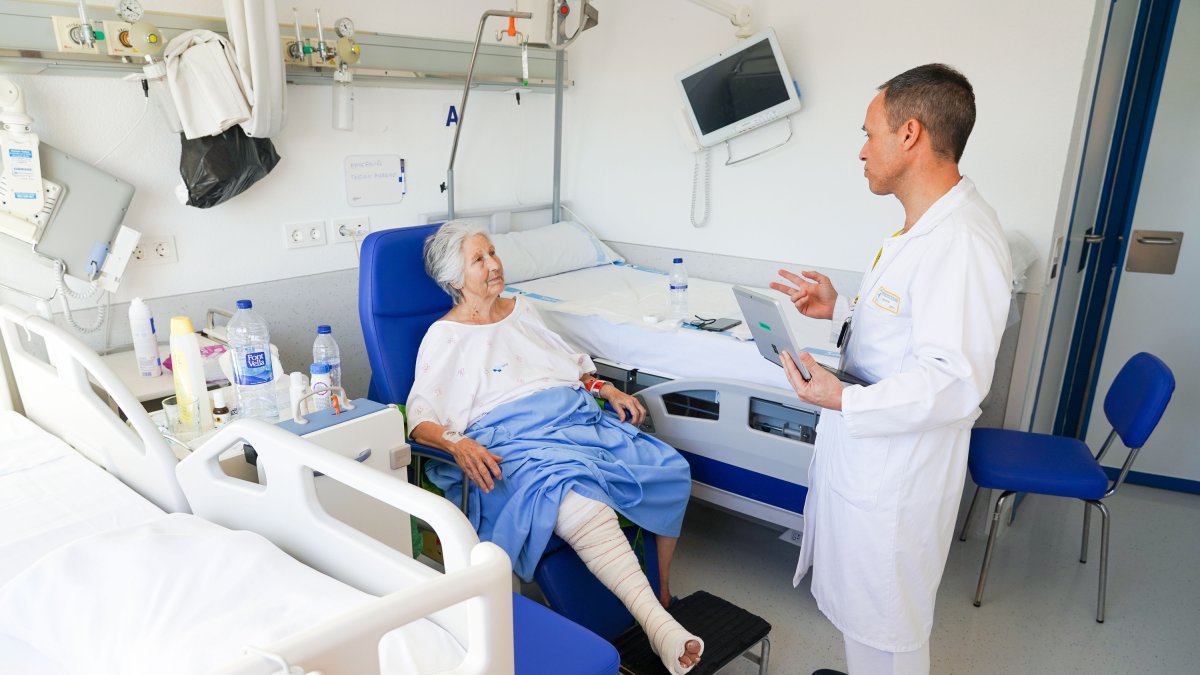 Héctor Aguado Hernández, del Servicio de Trauatología y Cirugía Ortopédica del HCUV