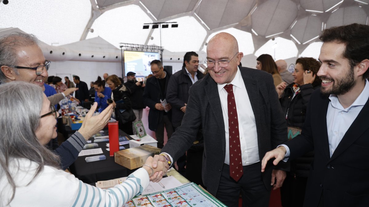 Jesús Julio Carnero y Rodrigo Nieto en la Cúpula del Milenio.