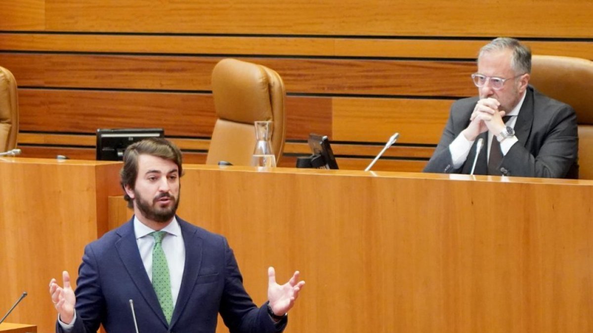 El portavoz de Vox en las Cortes, Juan García-Gallardo, durante el debate de la PNL