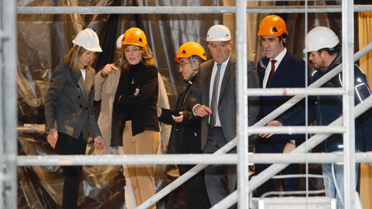 Las autoridades visitan las obras de reconstrucción de la Vera Cruz en Valladolid.