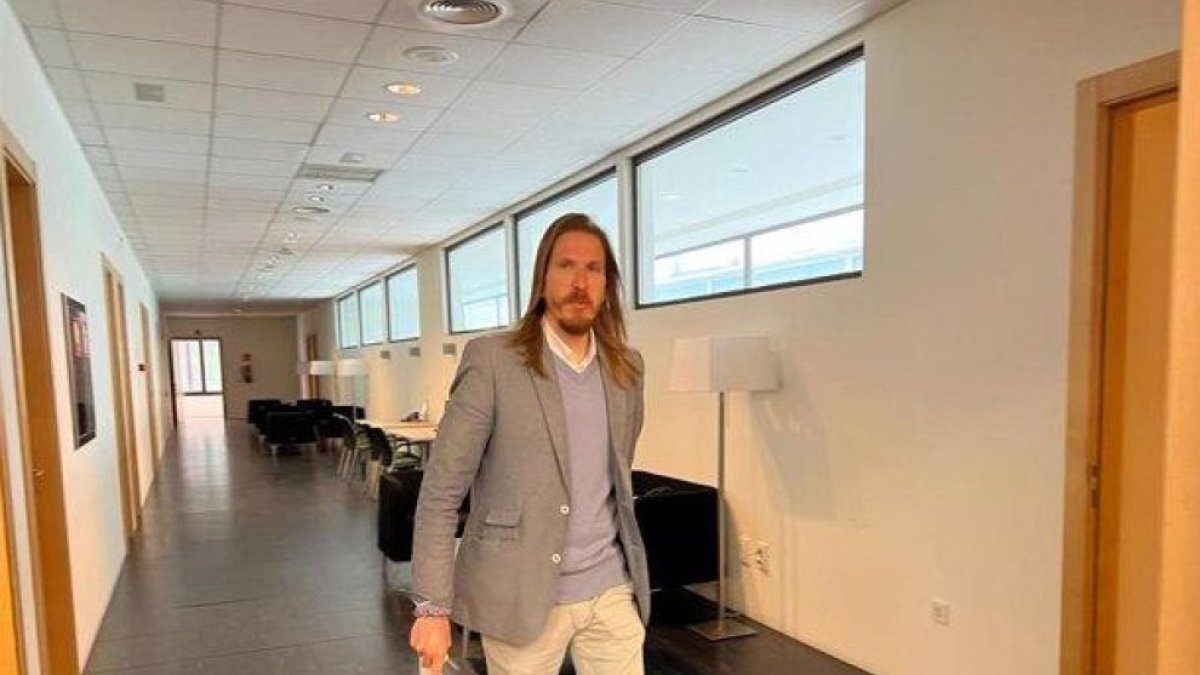 El coportavoz de Unidas Podemos, Pablo Fernández, en una rueda de prensa en Valladolid.