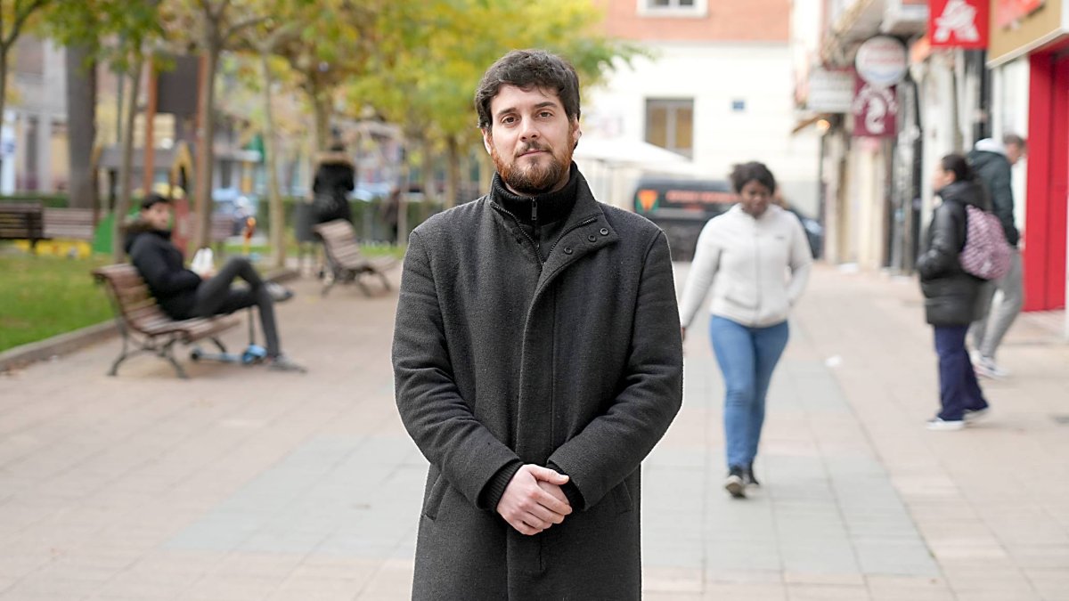 El coordinador de ACCEM en Valladolid, Diego Cebas, en la Plaza de San Juan