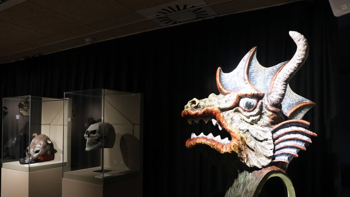 Imagen de algunas de las máscaras de la exposición