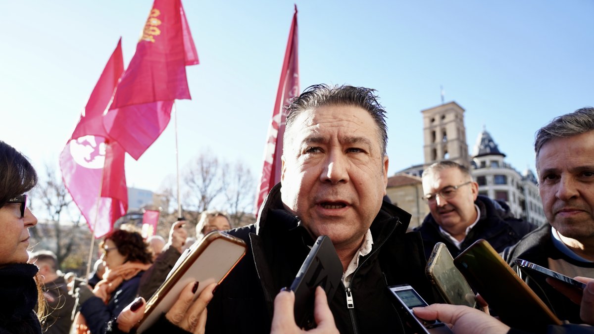 Luis Mariano Santos durante la concentración para reivindicar la autonomía de la Región Leonesa.