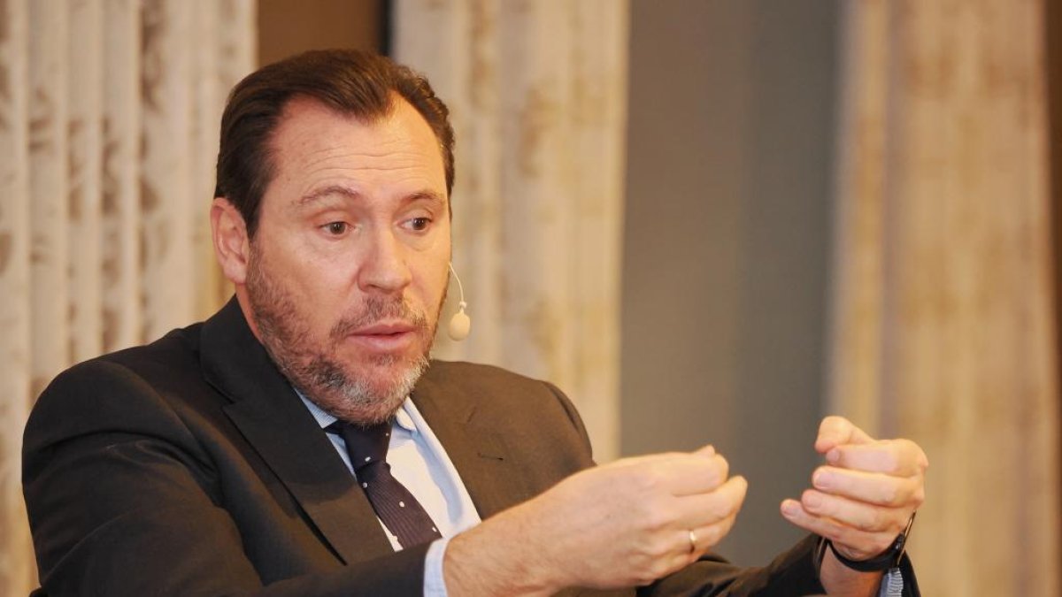 El ministro de Transportes y Movilidad Sostenible, Óscar Puente, participa en el Club de Prensa de El Mundo de Castilla y León
