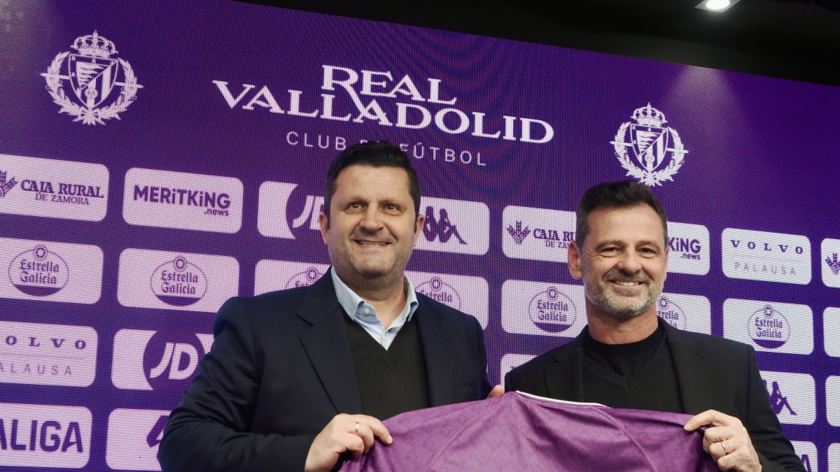 Domingo Catoira (izquierda) junto a Diego Cocca, en la presentación de éste.