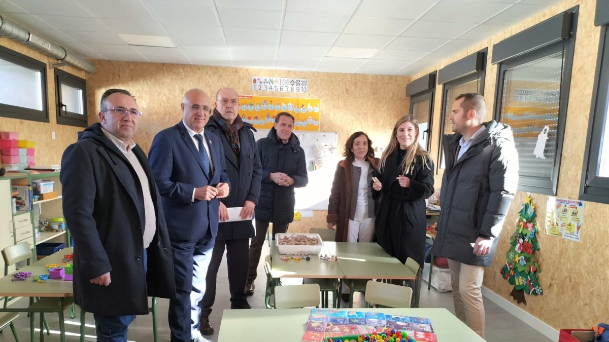 El subdelegado del Gobierno, Jacinto Canales, acude a la inauguración de las escuelas y la guardería, reformadas con el programa PIREP Local del Gobierno de España