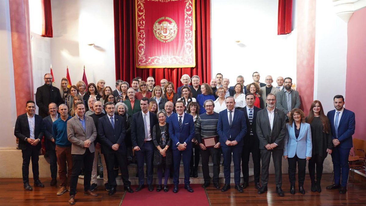 Entrega de medallas y distinciones a los funcionarios de la Diputación de Valladolid