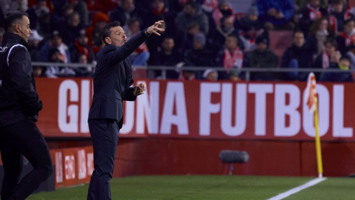 Diego Cocca da indicaciones en su debut ante el Girona