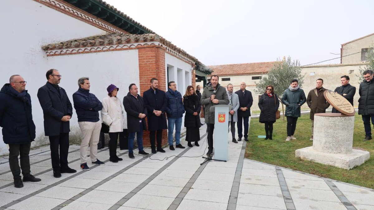 Puente en el homenaje en Portillo