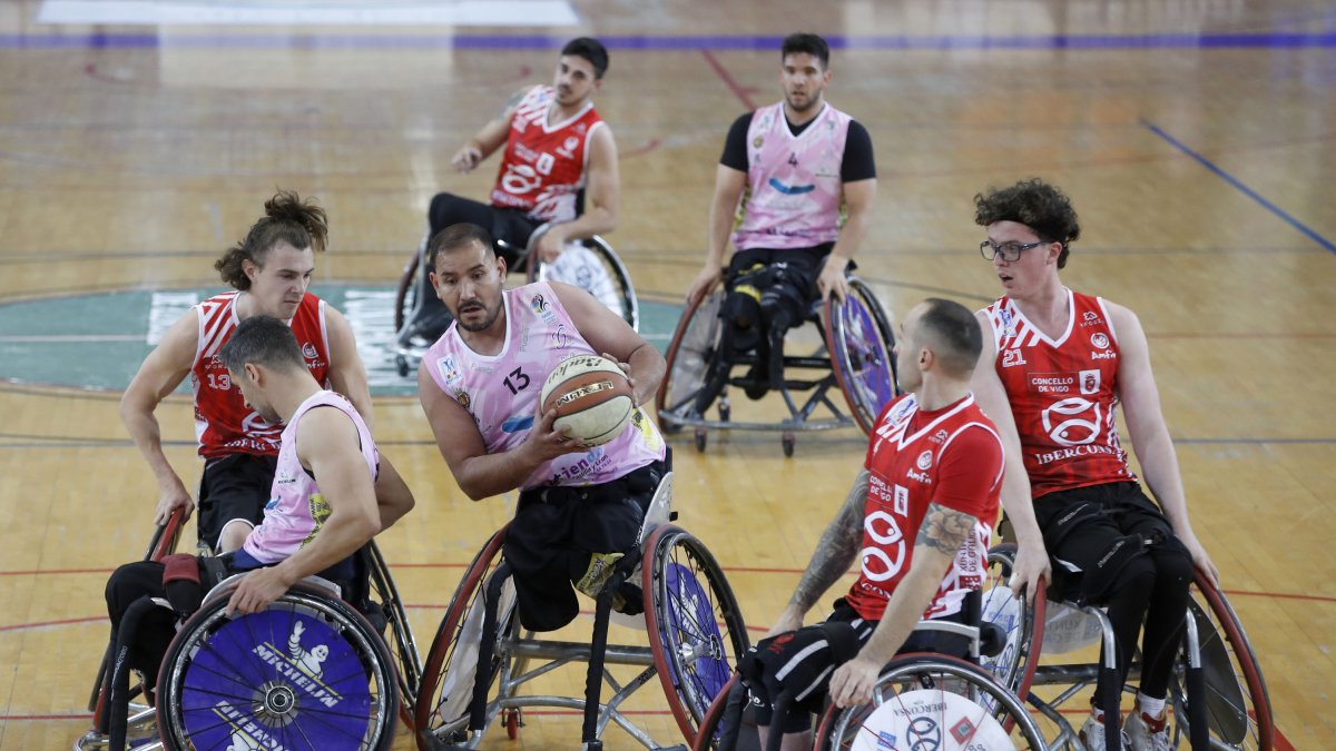Fotografía del encuentro entre el Fundación Aliados y el equipo vigués