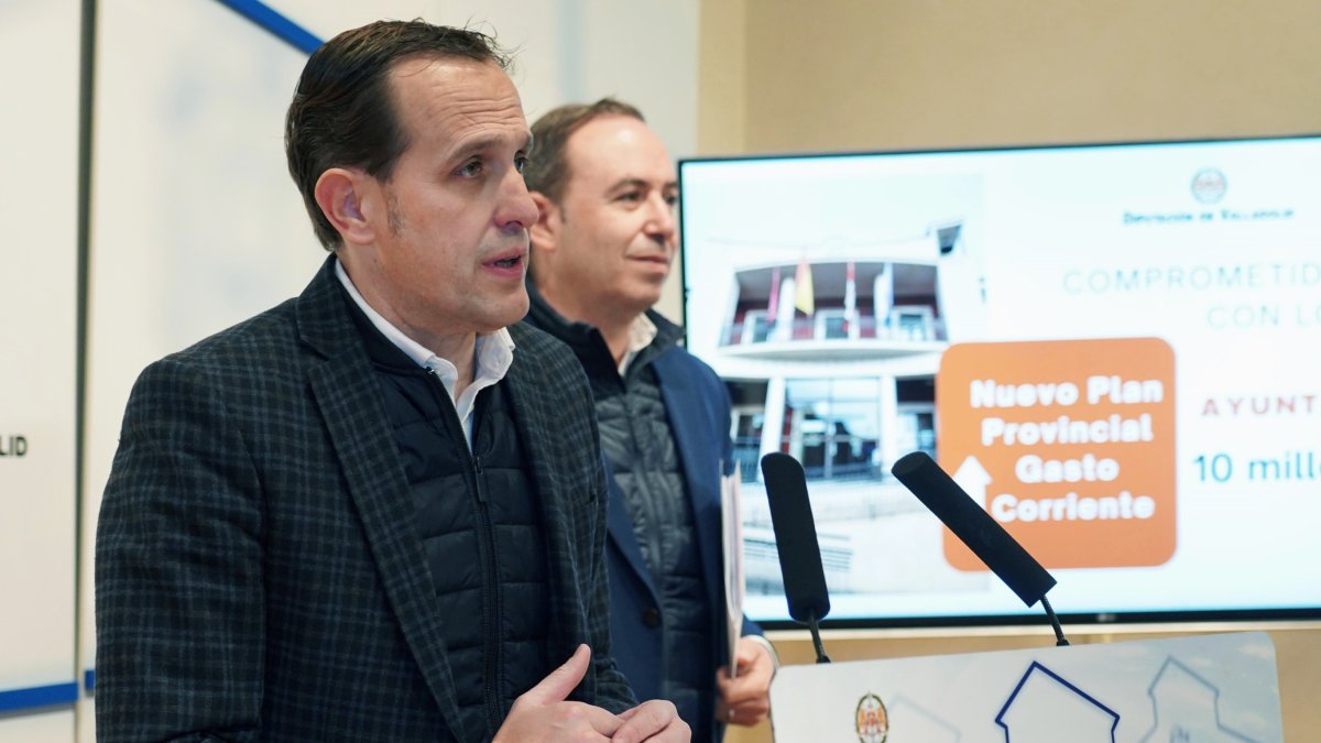 El presidente de la Diputación de Valladolid, Conrado Íscar, junto con el vicepresidente primero y diputado del Área de Hacienda, Víctor Alonso, presentan el Plan Provincial de Gasto Corriente