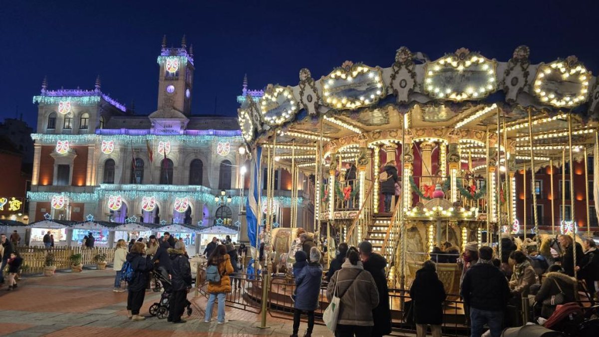 El histórico tiovivo de la Plaza Mayor de Valladolid