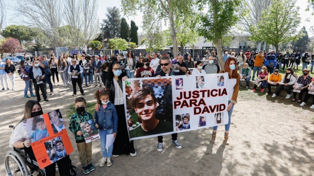 Acto de homenaje en el aniversario del asesinato de David en Laguna de Duero.