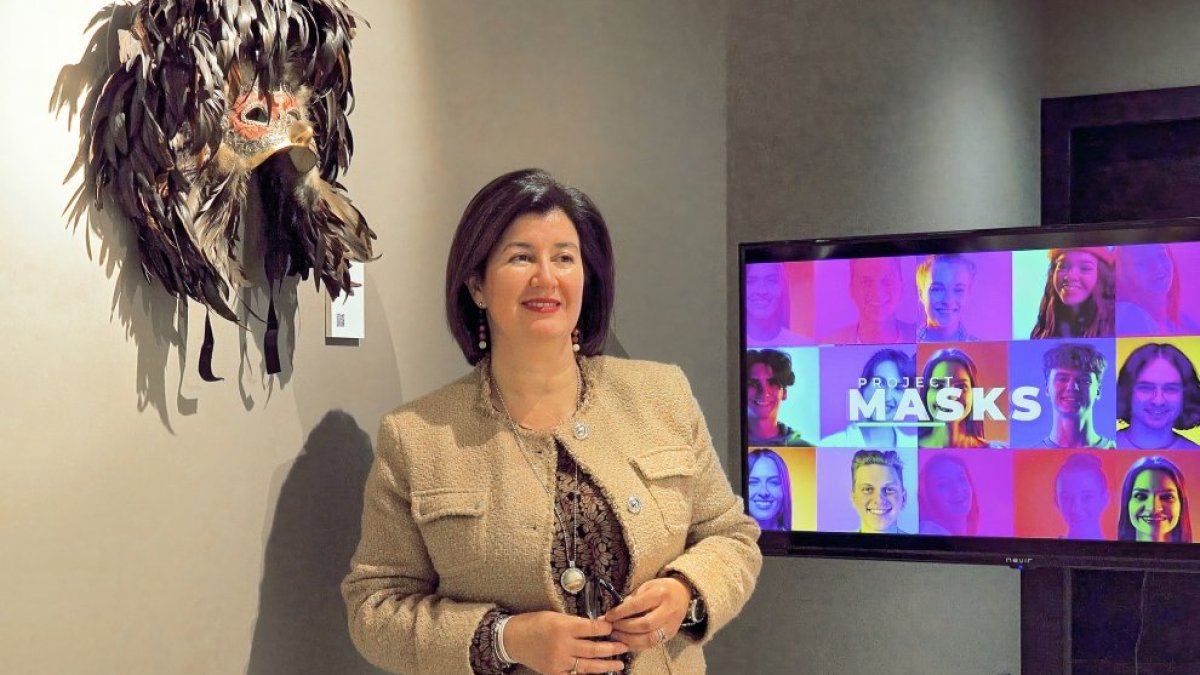 La profesora Pilar Panero durante la presentación de la exposición 'Masks' en el Museo de la Universidad de Valladolid, el MUVa